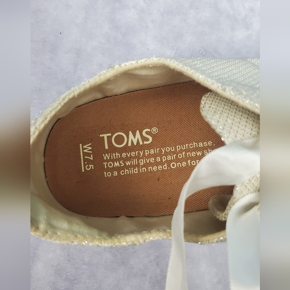 Toms Sparkle Gold Flat Comfy Woman Sneakers Size 7.5 - Picture 13 of 13